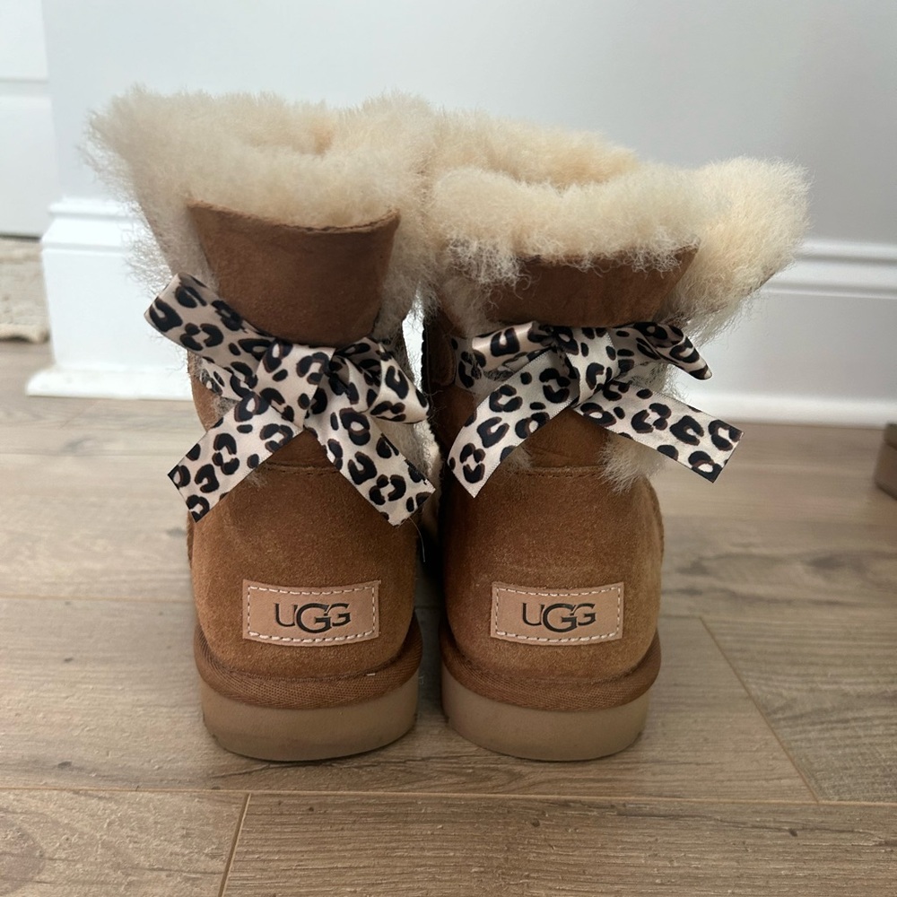 Cheetah bow tie UGGs size 7 barely worn in great condition.